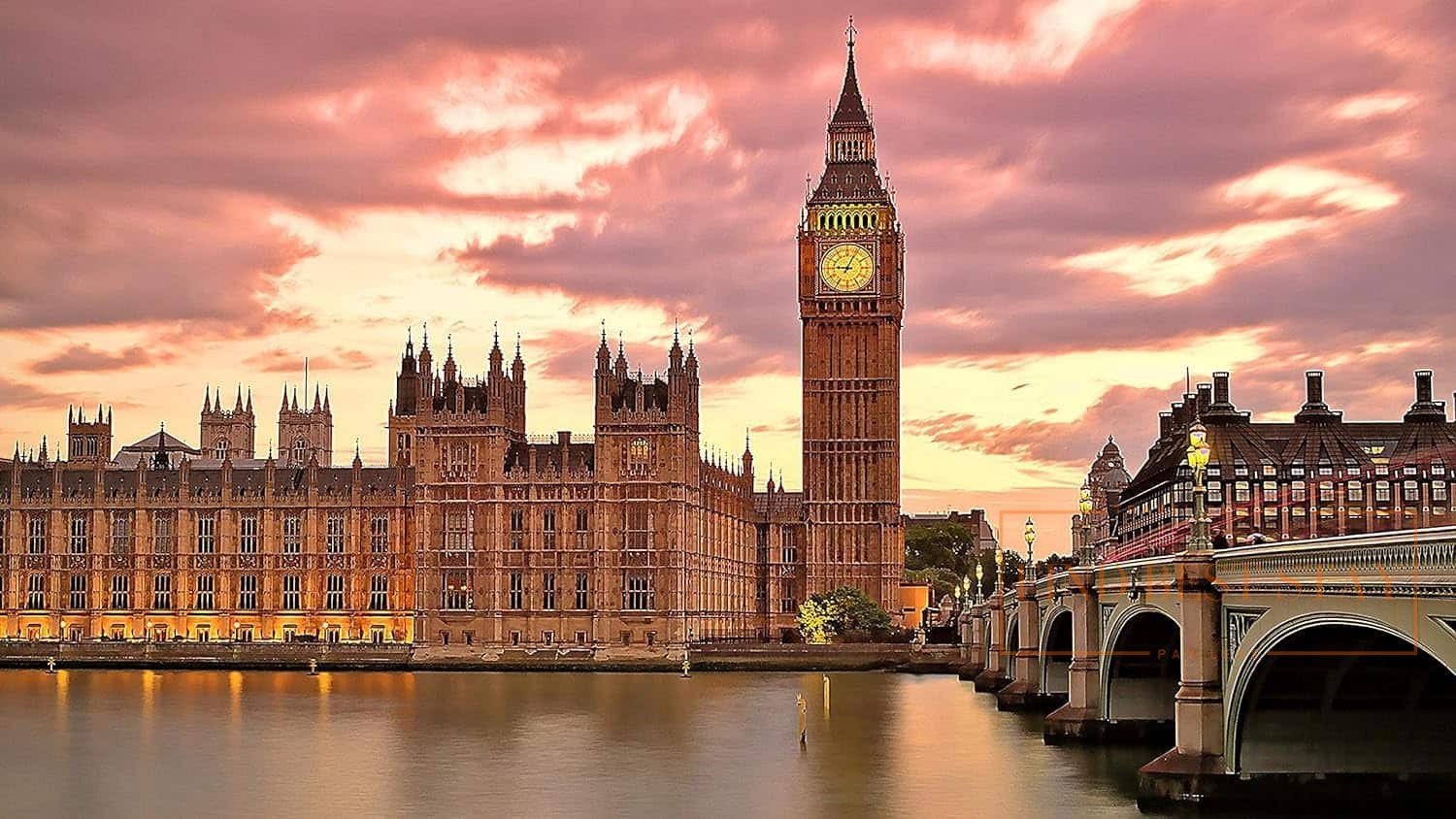 big ben london clock tower famous landmark near hotels in london city center