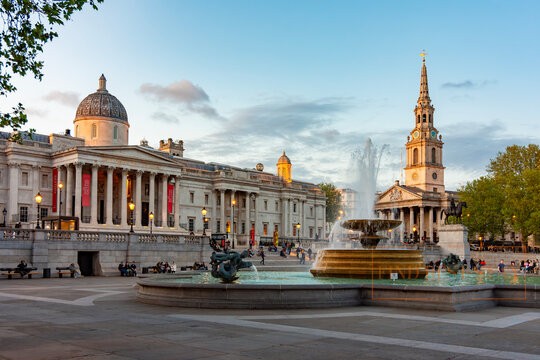 trafalgar square london famous tourist attraction near hotels in london city center